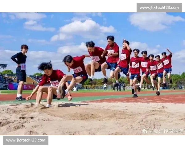 阳光赛场上同学们奋力奔跑的精彩瞬间展现青春拼搏精神与团结力量